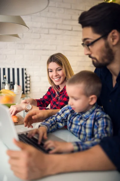 Tempo para a família — Fotografia de Stock