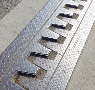 Genişleme eklem ile köprünün çelik konstrüksiyon