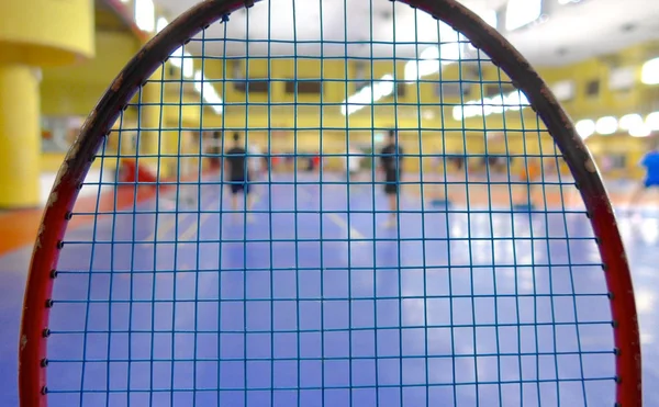 Badminton racket met closeup in court — Stockfoto