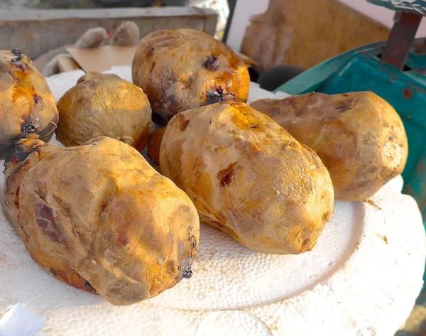 Roasted sweet potatoes closeup at stand in Taiwan — Stock Photo, Image