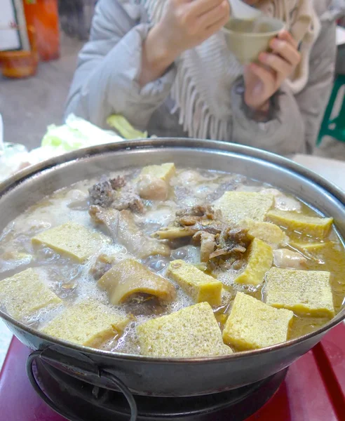 Ginger Duck Soup närbild i Taiwan — Stockfoto