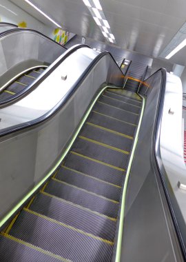 Yürüyen merdiven closeup Tayvan metro istasyonunda