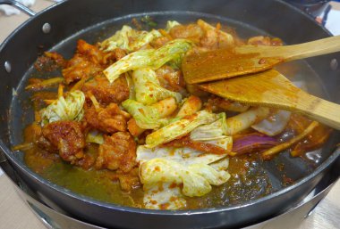 Sebze ve peynir ile Kore Fried Chicken