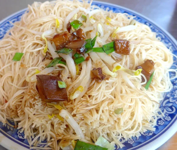 Delicioso macarrão de arroz frito closeup em Taiwan — Fotografia de Stock