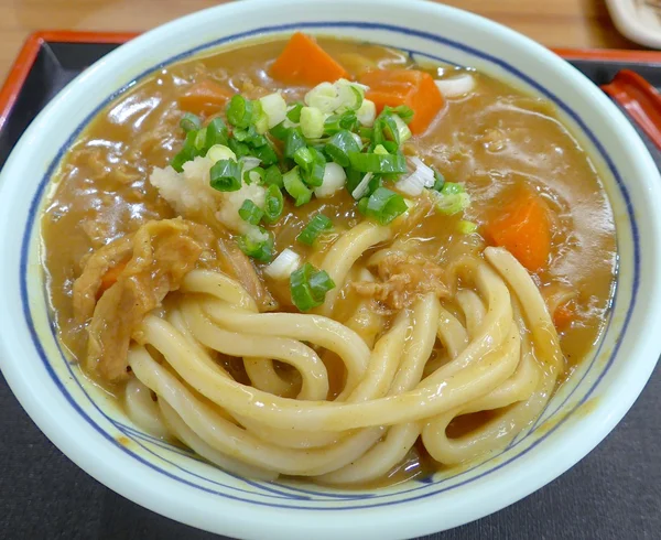 Curry noedels close-up in restaurant — Stockfoto