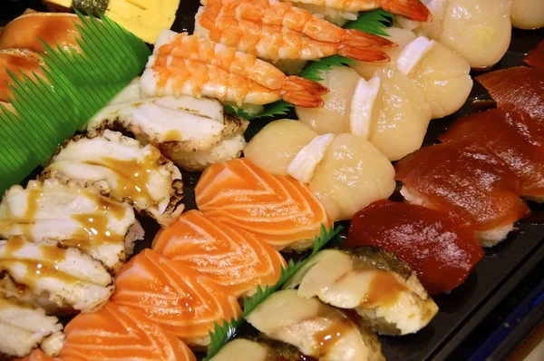 La vista cercana de un montón de sushi —  Fotos de Stock