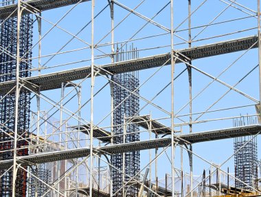 İnşaat mevcuttur ve çelik çerçeve