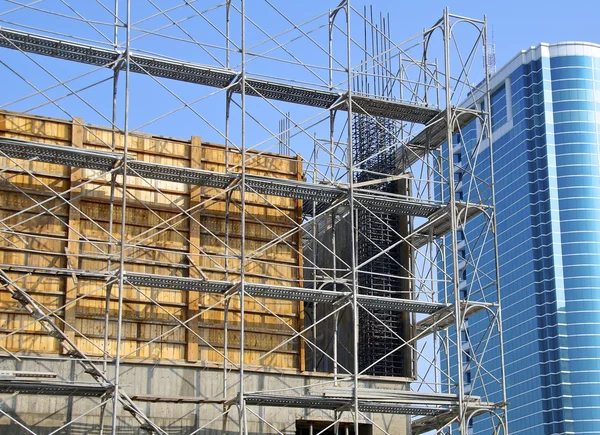 El sitio de construcción y el marco de acero — Foto de Stock