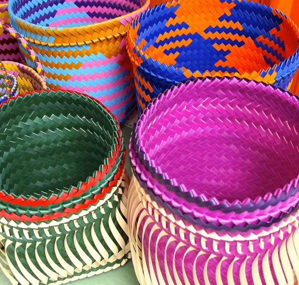 Bolsas coloridas primer plano en costura tradicional aborigen — Foto de Stock