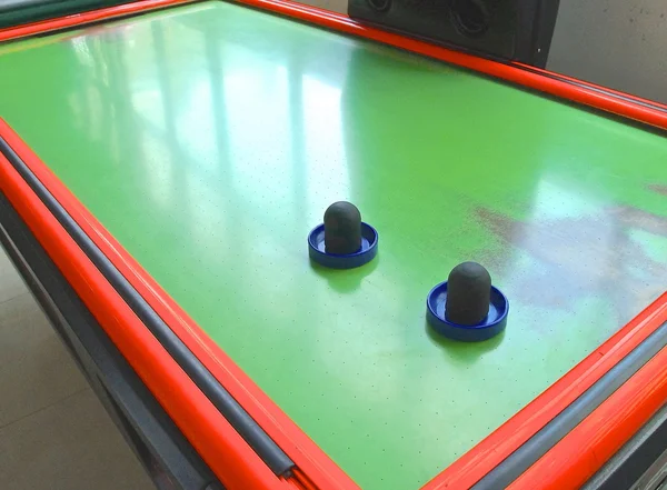 Air hockey bord närbild med paddel — Stockfoto