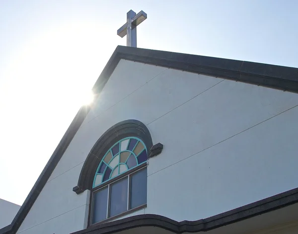 A vista próxima da igreja na aldeia — Fotografia de Stock