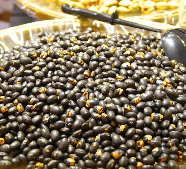 Black beans closeup on sale at shop — Stock Photo, Image