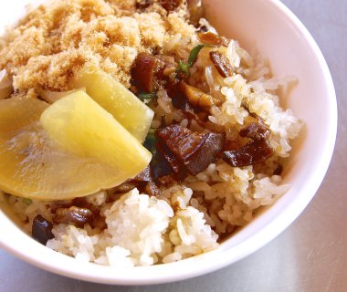 Dilimlenmiş turp yapışkan pirinç