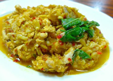 Tatlı Tay tarzı sıcak ve baharatlı tavuk