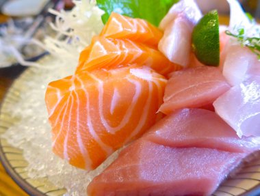 Japon balığı çiğ balık restoranı ile