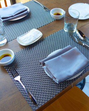 Restoranda gurme yemek keyfi için hazırlanıyor