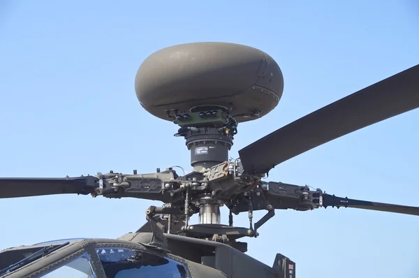 A vista de perto do helicóptero de ataque AH-64 Apache — Fotografia de Stock