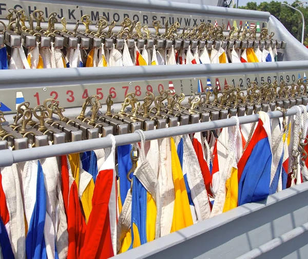 Primer plano de la fila de banderas náuticas — Foto de Stock
