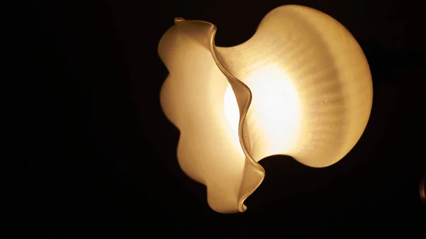 Noční Světlo Lampy Tmavém Pozadí Obrázek Stylu Retro Efektu Minimální — Stock fotografie