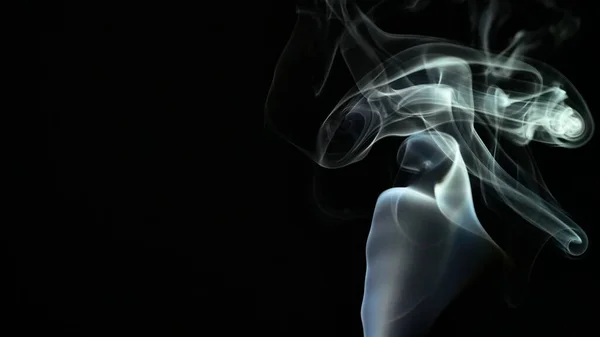 Rauch Isoliert Auf Dunklem Hintergrund — Stockfoto