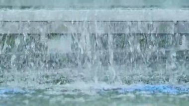 Yavaş Çekimde Kapalı Şelale. Genel plan. renk