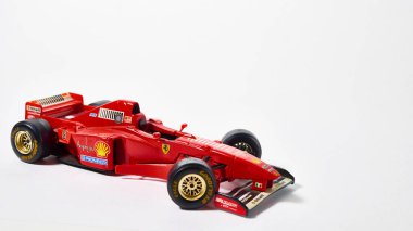 İzole editör materyalleri. 1 ferrari f310b otomobil forumlarının koleksiyon modeli. Michael Schumacher 'ın 1997 model arabası.