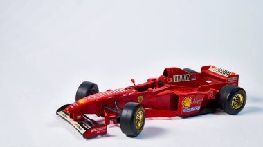 İzole editör materyalleri. 1 ferrari f310b otomobil forumlarının koleksiyon modeli. Michael Schumacher 'ın 1997 model arabası.