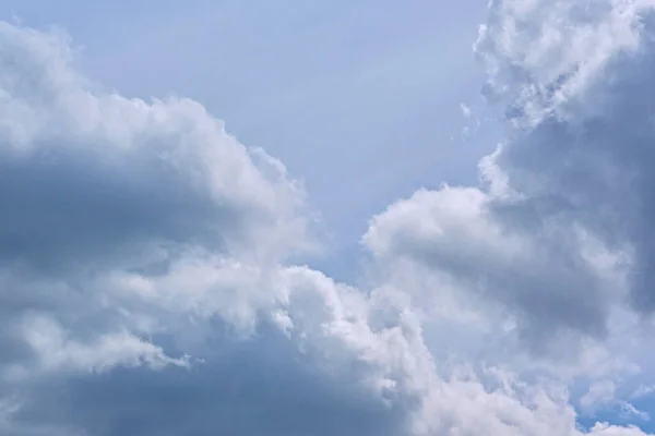 Güzel Kümülüs Bulutları Genel Plan Gündüz Işığı Rengi — Stok fotoğraf