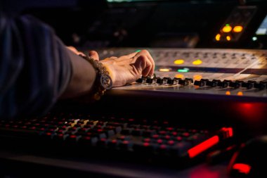 Ses ve televizyon yayın ekipmanları. loş ışık