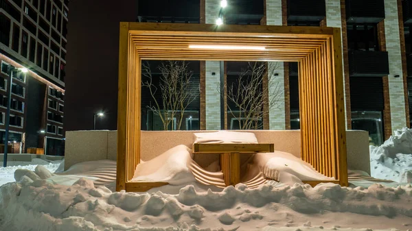 Banken Tafels Zijn Bedekt Met Sneeuw Een Winterstorm Binnenplaats Van — Stockfoto