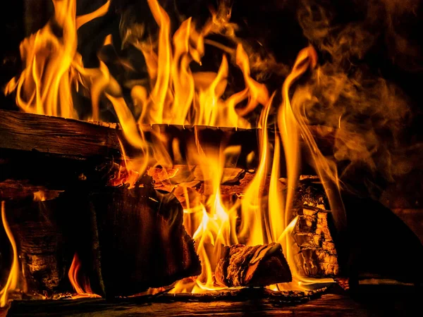 Fireplace lit with burning wood flame. color — Stock Photo, Image