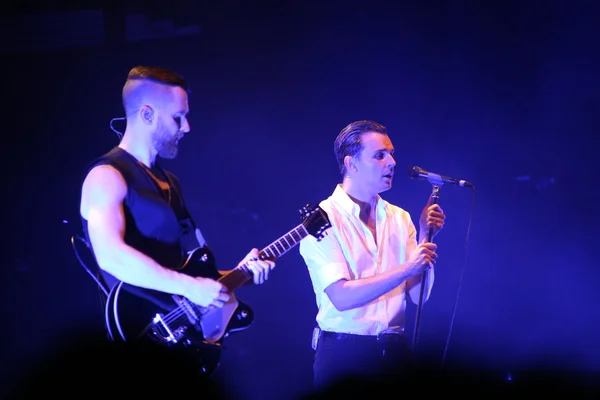 MINSK, BELARUS - 12 mars : Le groupe HURTS se produit sur scène, le 12 mars 2016 à Minsk, Biélorussie — Photo