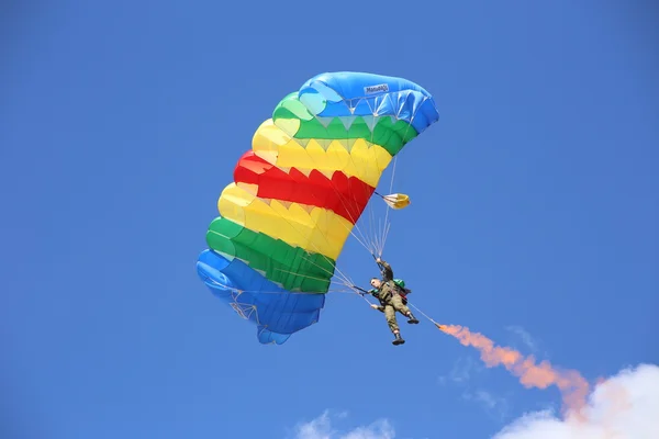 Vitebsk, Vitryssland-2 augusti 2015. Fallskärmsjägare under firandet av fallskärmsjägare VDV dag den 2 augusti 2015 i Vitebsk — Stockfoto