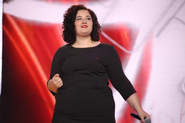 Alman şarkıcı Anna Naklab aşamada gerçekleştirir