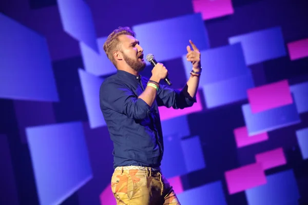 Russian pop singer Bazil performs during the 25th Slavyansky Bazar Festival — Stock Photo, Image