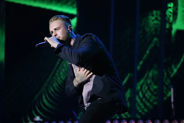 Russian pop singer Egor Kreed performs during the 25th Slavyansky Bazar Festival — Stock Photo, Image