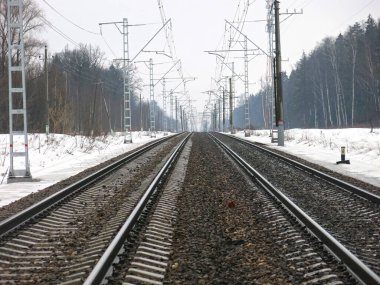 Demiryolu rayları ilkbaharda açılır.