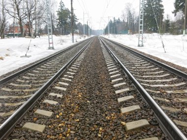 Demiryolu rayları ilkbaharda açılır.