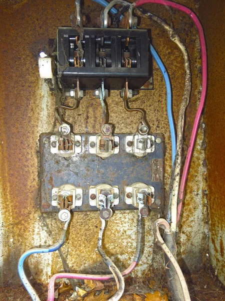 internal diagrams of the Russian electricity consumption meter outside the house