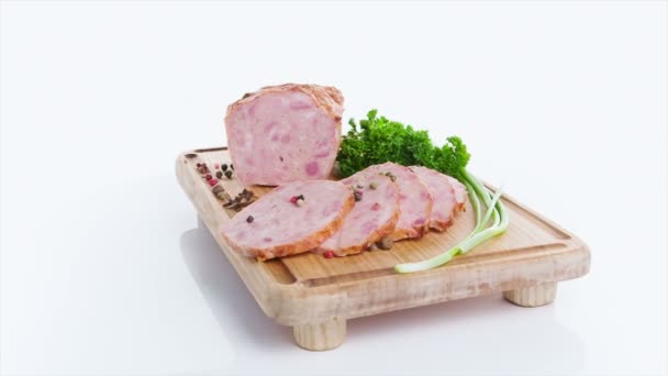 Delicioso cerdo ahumado con albahaca — Vídeo de stock
