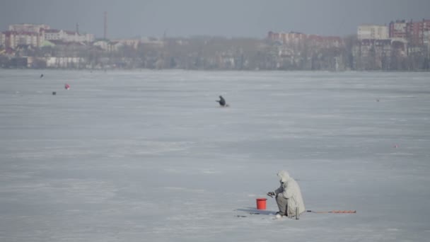 Winter fishing on a frozen lake — Stock Video