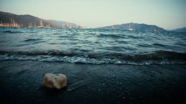 マルマリスで山と海の風景を眺める — ストック動画