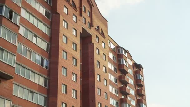 Modern apartment building against the sky, city sleeping area — Stock Video