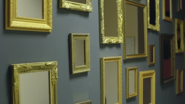 Magiska väggen med speglar — Stockvideo