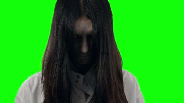 Le visage de la terrible fille démoniaque à la clé Chroma . — Video