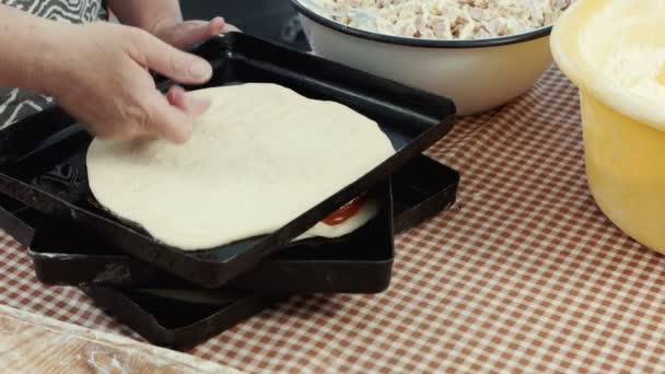 Processo di produzione della pizza italiana — Video Stock