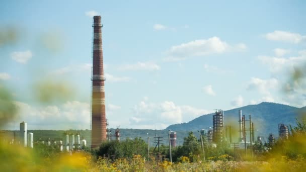 Παλιό εργοστάσιο για την παραγωγή καυσίμων — Αρχείο Βίντεο