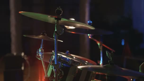 Schlagzeug in Nachtclub — Stockvideo