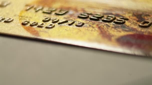 Cartão de crédito ouro — Vídeo de Stock