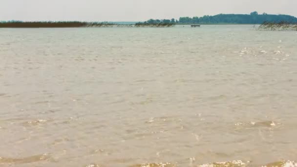 Barraca de praia do lago — Vídeo de Stock